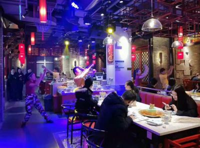 吃火鍋千萬別把毛肚倒進鍋內煮，燙著吃才更脆！