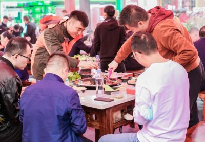 阿爾山開(kāi)火鍋加盟店，如何戳中顧客的心？