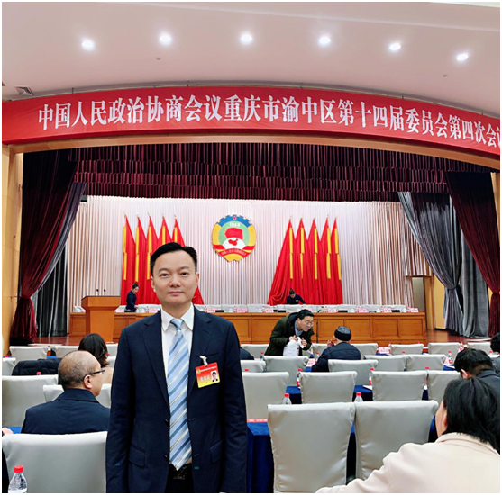 王普:重慶渝中區(qū)政協(xié)常委、民建重慶市委企專委委員、重慶人文科技學院客座教授、重慶朝天門餐飲控股集團董事長、重慶博茂餐飲集團董事長