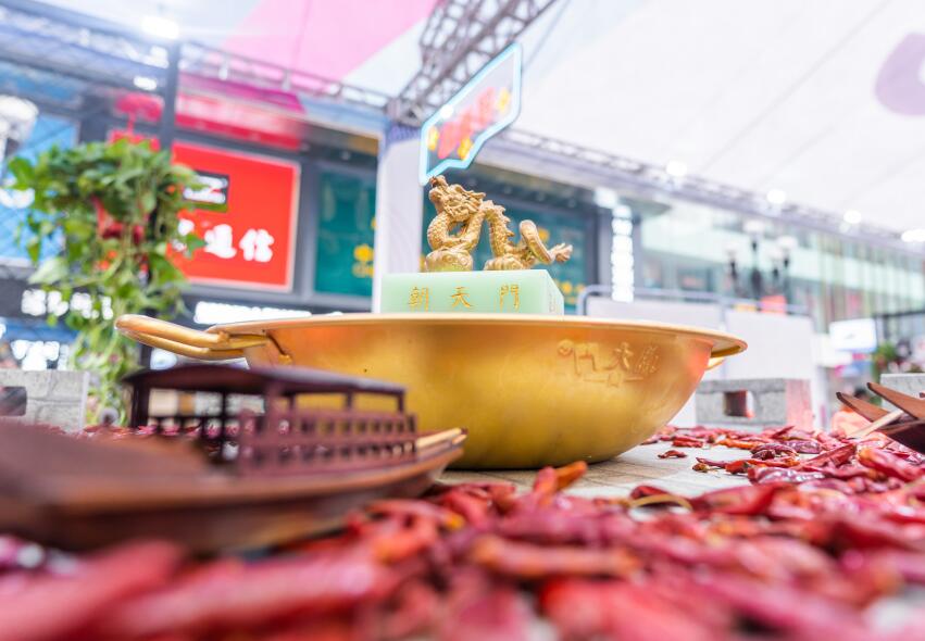 自貢開(kāi)火鍋加盟店怎么樣？賺不賺錢(qián)？