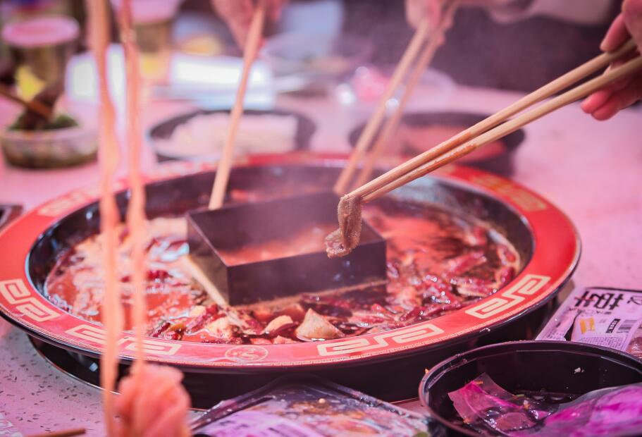 宜昌開(kāi)火鍋加盟店，如何讓顧客贊不絕口？