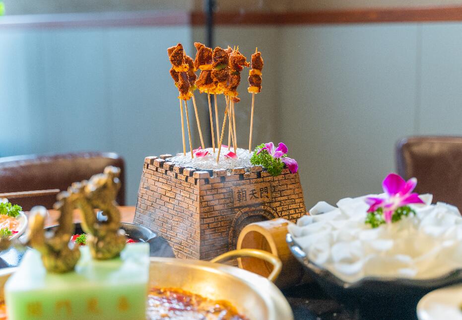 朝天門火鍋有特色嗎？菜品擺盤如何？