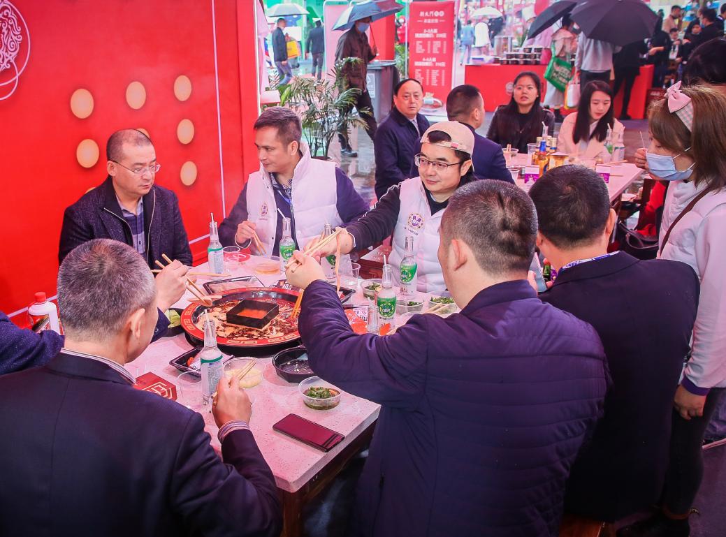 如何聯(lián)系朝天門火鍋總部？加盟電話是多少？