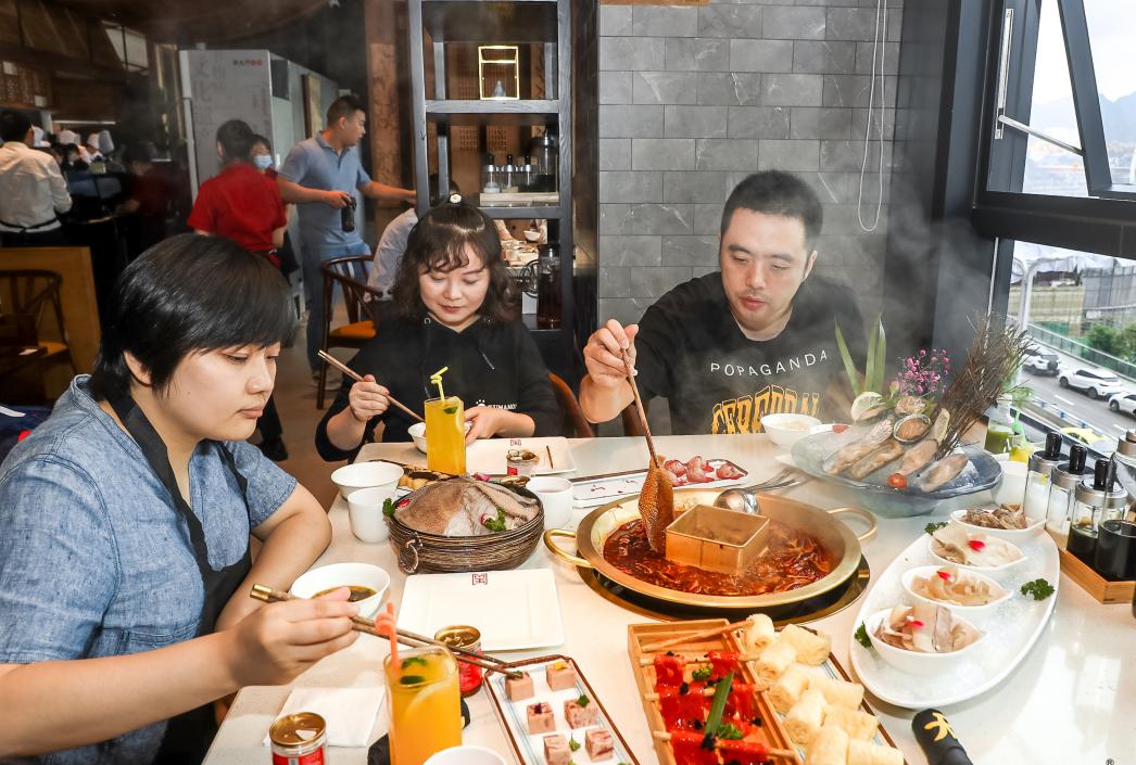 桂林開火鍋加盟店，如何才能擁有穩(wěn)定的客源？