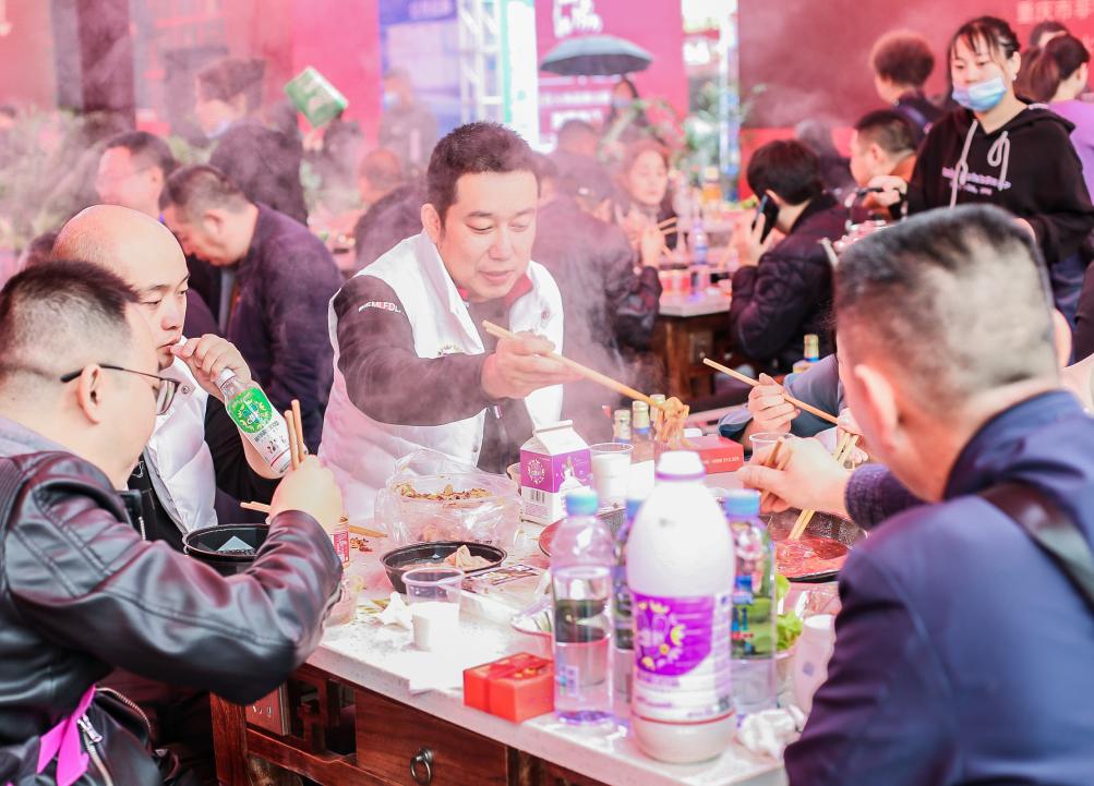 加盟朝天門火鍋如何？營(yíng)運(yùn)部提供全程保姆式扶持！