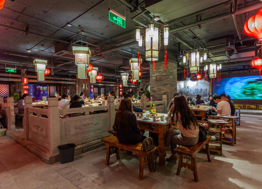 開(kāi)火鍋店如何利用店門(mén)前的廣告位宣傳？