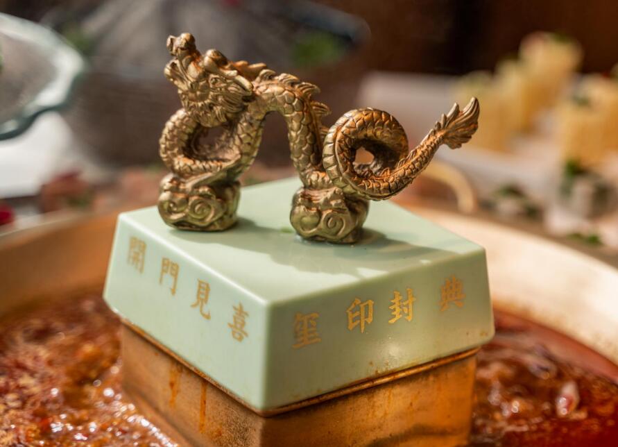 重慶南岸區(qū)開火鍋加盟店，怎樣打造新鮮感？
