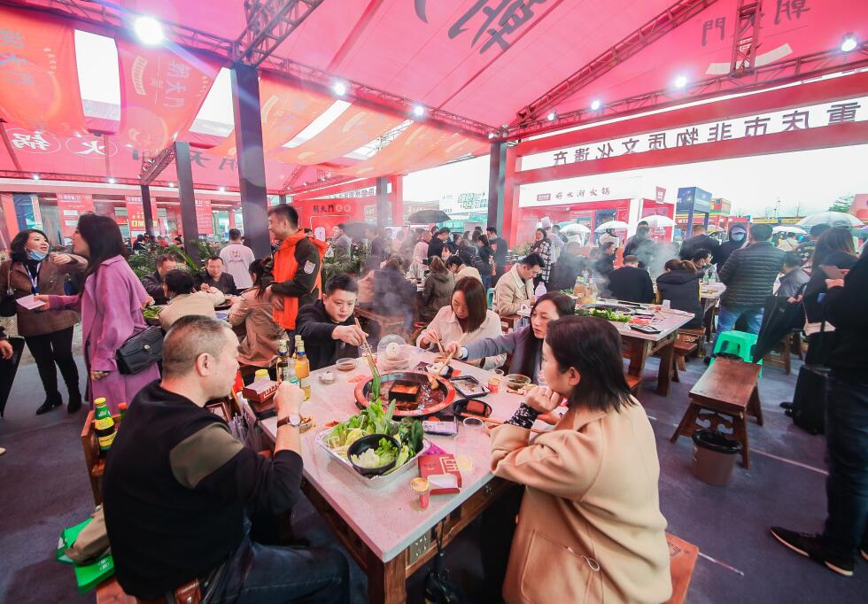 來重慶除了打卡網(wǎng)紅景點(diǎn)，還可以品嘗人間煙火！