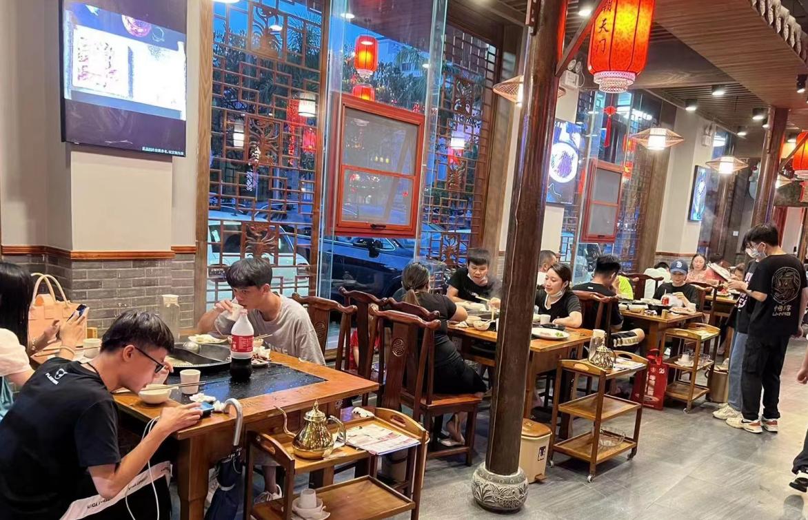 開(kāi)火鍋店，自營(yíng)好還是加盟好？