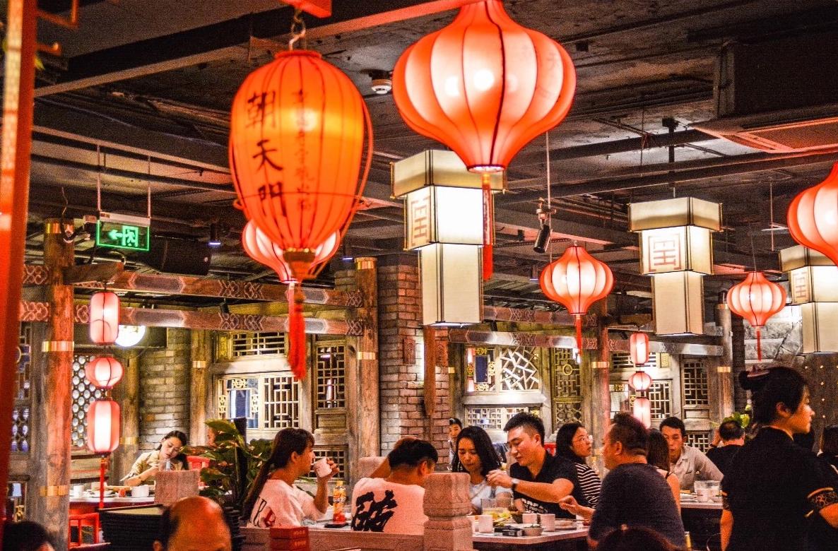 火鍋店沒人氣？學(xué)會這3招，顧客心甘情愿排隊！