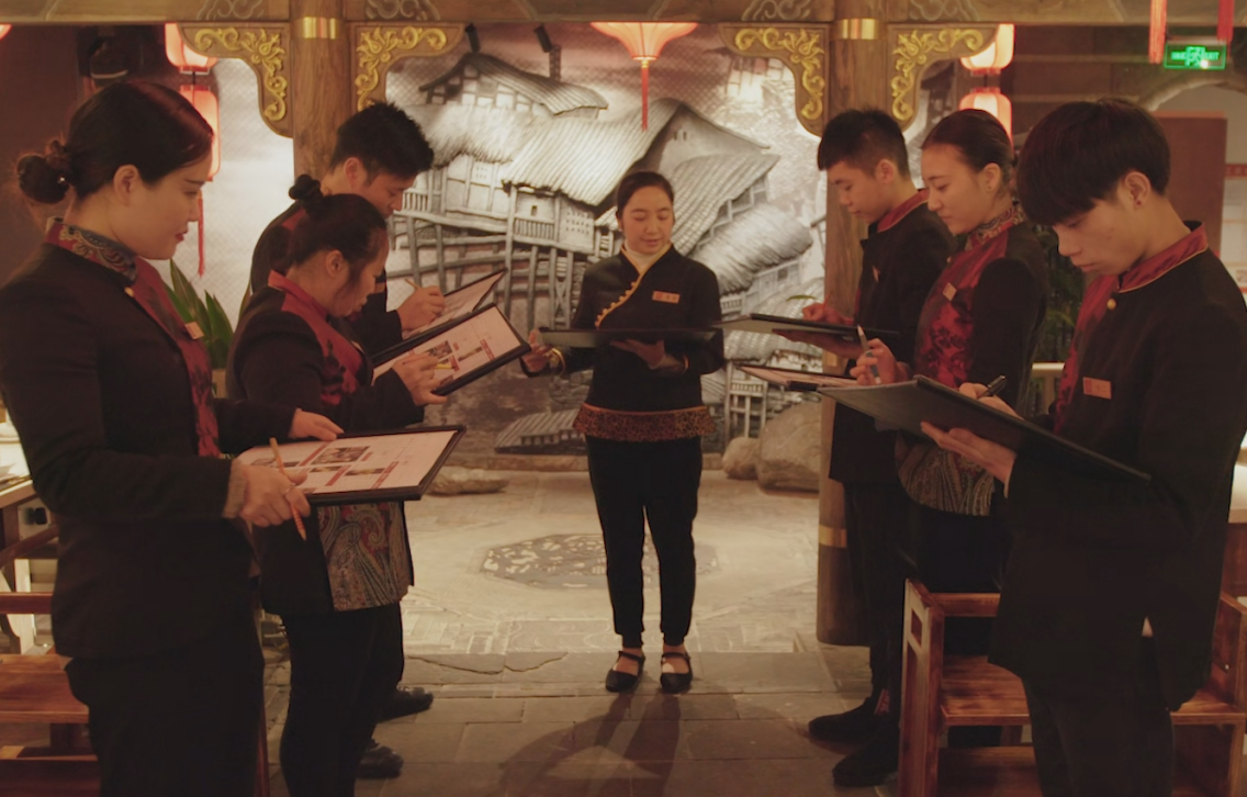 為什么大學(xué)生寧愿沒(méi)工作，也不愿意去當(dāng)服務(wù)員？
