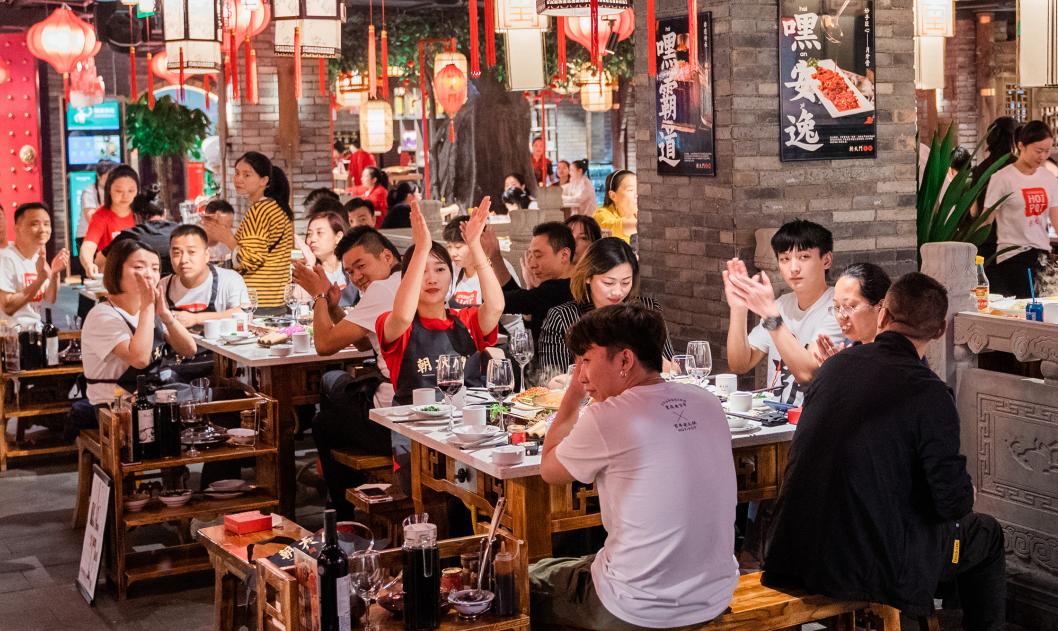年輕人開始反向消費(fèi)，餐飲業(yè)應(yīng)該如何應(yīng)對(duì)？