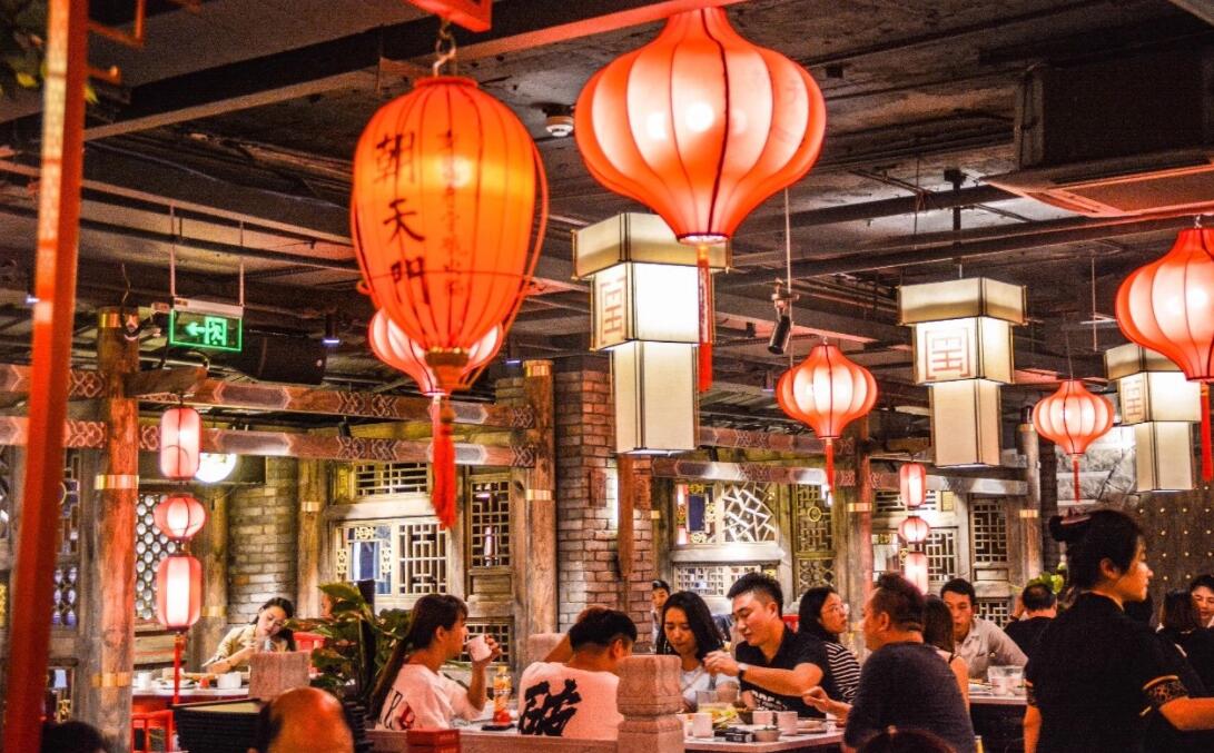 五類火鍋店裝修風(fēng)格，時(shí)尚正在路上，經(jīng)典永不過(guò)時(shí)！