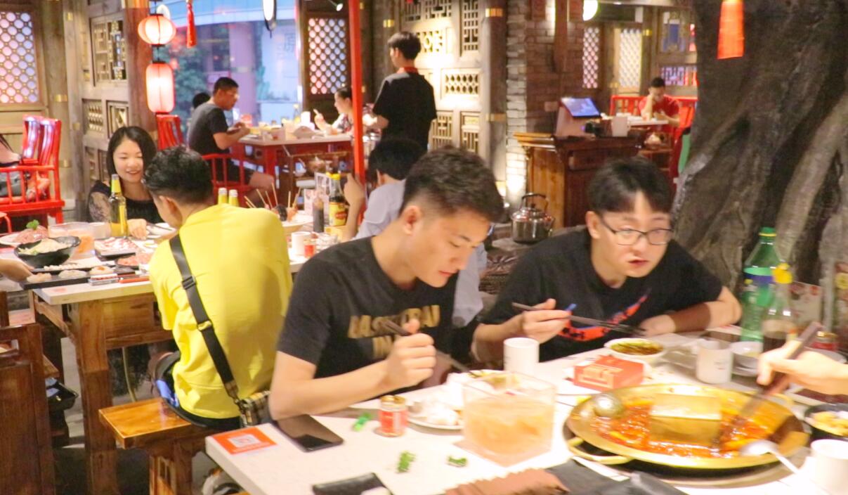 為什么干餐飲這么難？火鍋加盟有何優(yōu)勢？