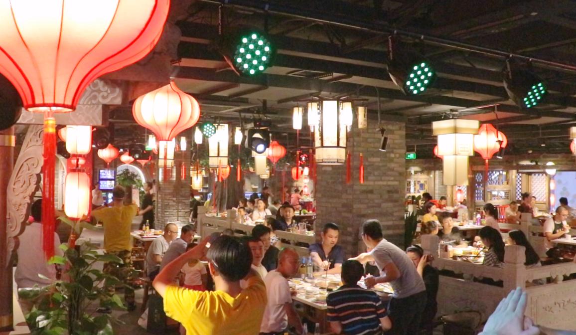 看了奧運(yùn)運(yùn)動(dòng)員的肌肉，我決定多吃高蛋白火鍋菜品！