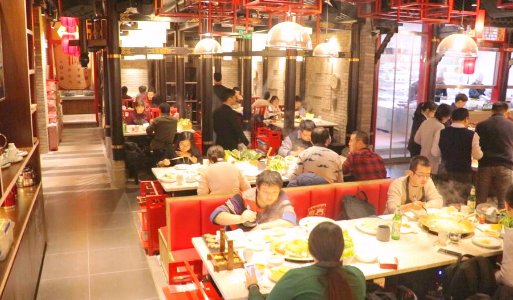 招5個(gè)服務(wù)員，可以開一家重慶火鍋店？