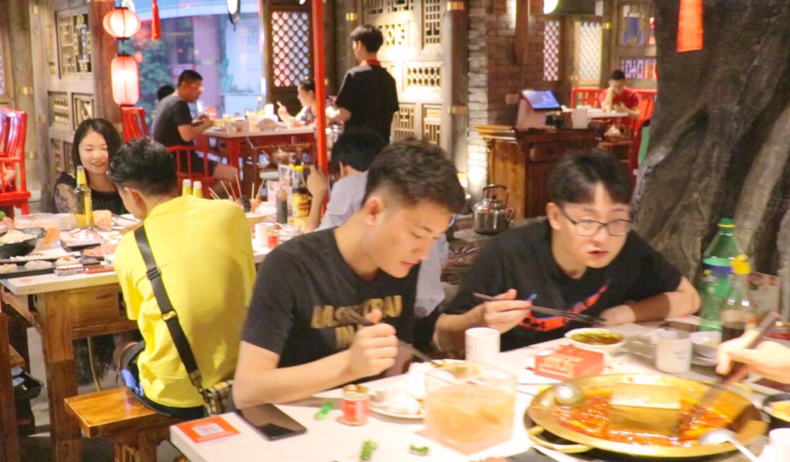 重慶火鍋，推出低價(jià)套餐，生意是否好？